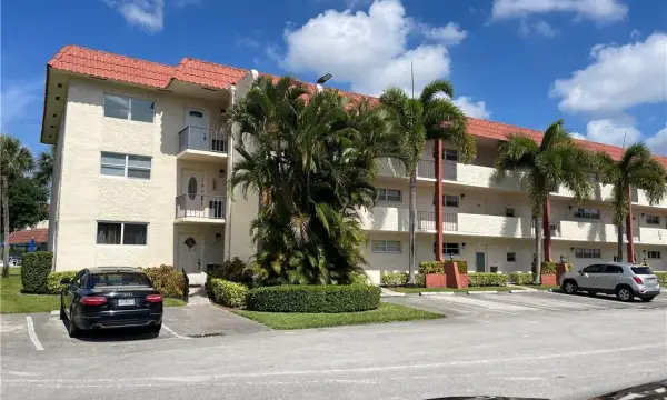 9410 N Hollybrook Lake Drive 310, Pembroke Pines, FL 33025