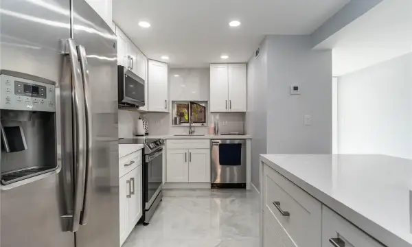 9523 S Hollybrook Lake Drive 102, Pembroke Pines, FL 33025
