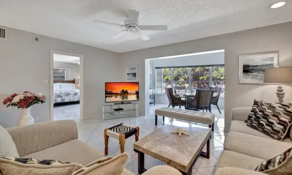 4270 NW 40th Street 302, Lauderdale Lakes, FL 33319