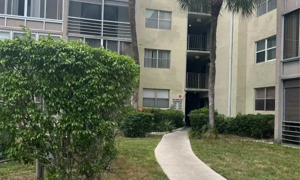 1800 SW 81 Ave N 81 Ave Lauderdale Avenue 1418, North Lauderdale, FL 33068