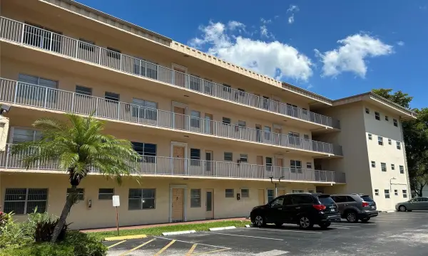 4191 NW 41st Street 312, Lauderdale Lakes, FL 33319