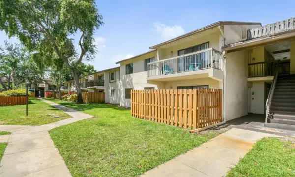 3402 Gardens Drive 14b, Palm Beach Gardens, FL 33410