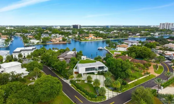 19 Gatehouse Road, Sea Ranch Lakes, FL 33308