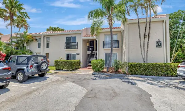5336 NE 6th Avenue H7, Oakland Park, FL 33334