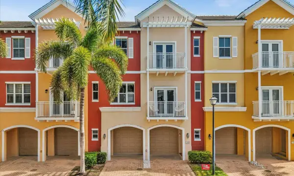 2329 Vintage Drive 2329, Lighthouse Point, FL 33064
