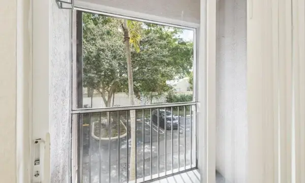 6384 W Sample Road W 6384, Coral Springs, FL 33067