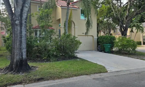 580 NW 87 Way, Coral Springs, FL 33071