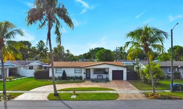 300 SW 65th Way, Pembroke Pines, FL 33023