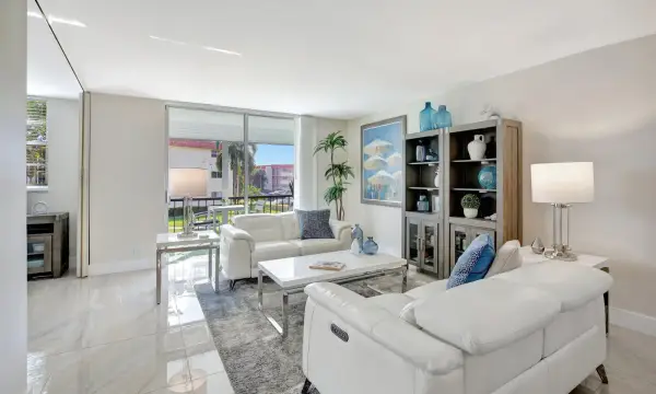 9720 S Hollybrook Lake Drive 204, Pembroke Pines, FL 33025