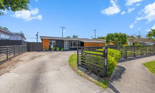 1716 SW 43rd Avenue, Fort Lauderdale, FL 33317