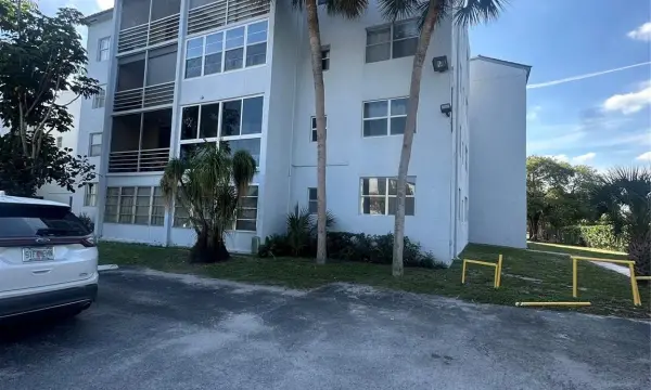 2800 Somerset Drive J107, Lauderdale Lakes, FL 33311