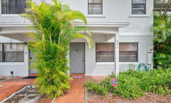 621 NW 105th Way, Pembroke Pines, FL 33026
