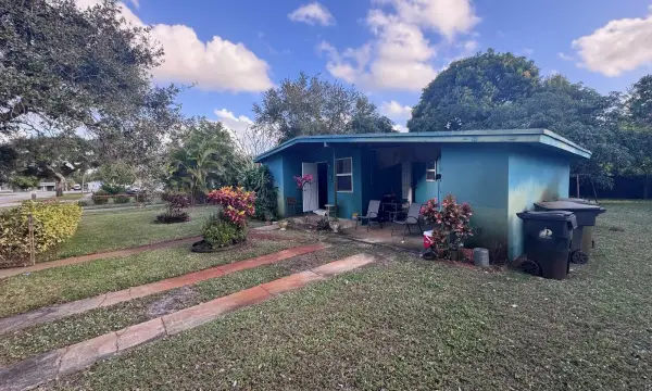 924 NW 14 Court, Fort Lauderdale, FL 33311