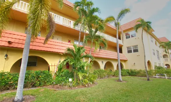 10762 La Placida Drive 205, Coral Springs, FL 33065