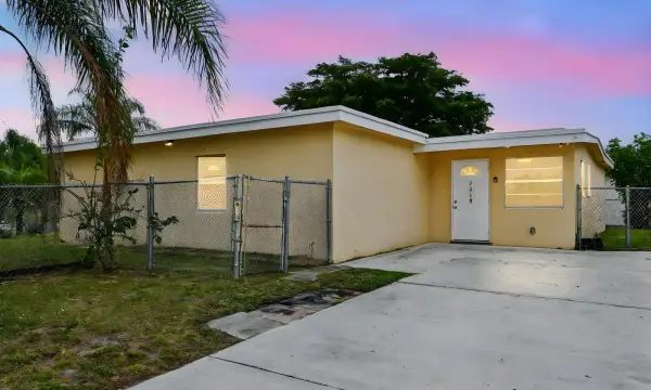 5618 Cinnamon Drive, West Palm Beach, FL 33415