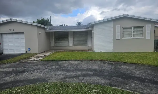 7733 Embassy Boulevard, Miramar, FL 33023