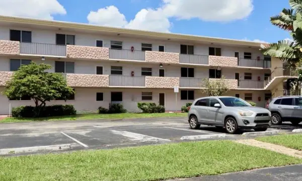 5985 Del Lago Circle 223, Sunrise, FL 33313