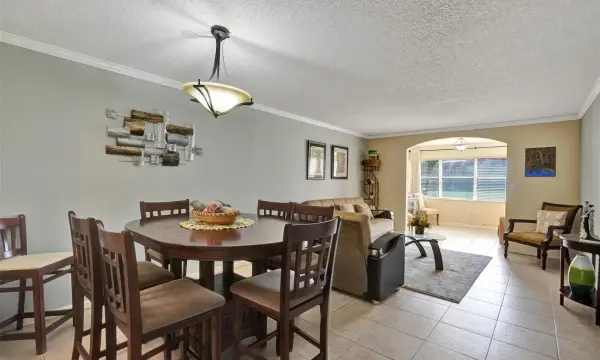 9821 Sunrise Lakes Boulevard 106, Sunrise, FL 33322