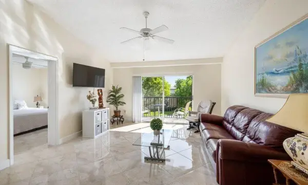 1100 Crestwood Court 1110, Royal Palm Beach, FL 33411