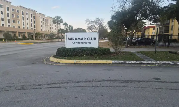 3252 Foxcroft Road 113, Miramar, FL 33025