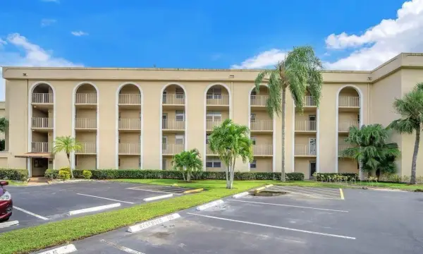 3231 Holiday Springs Boulevard 105, Margate, FL 33063