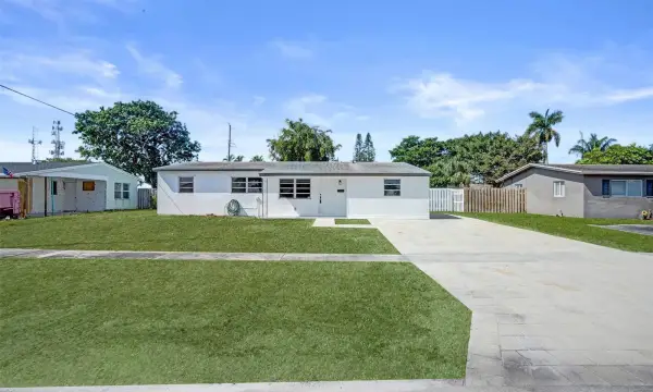 1437 SW 1st Avenue, Deerfield Beach, FL 33441