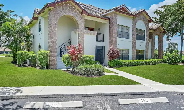 8049 Aberdeen Drive 101, Boynton Beach, FL 33472