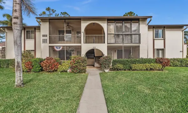 305 Knotty Pine Circle A2, Greenacres, FL 33463