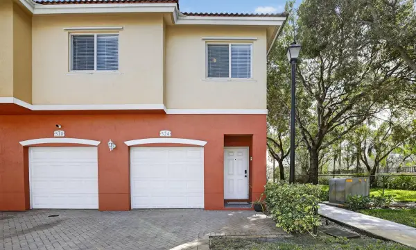 7400 Palomino Drive 524, Hollywood, FL 33024