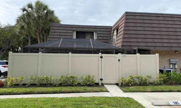 7622 N 76th Way 200, West Palm Beach, FL 33407