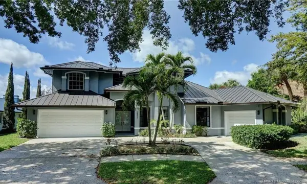 18421 Lake Bend Drive, Jupiter, FL 33458