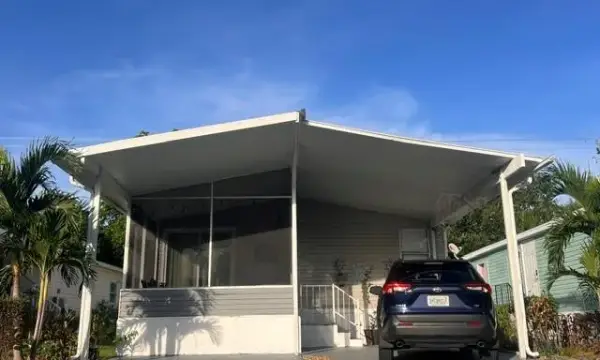 40 Plantation Boulevard, Lake Worth, FL 33467