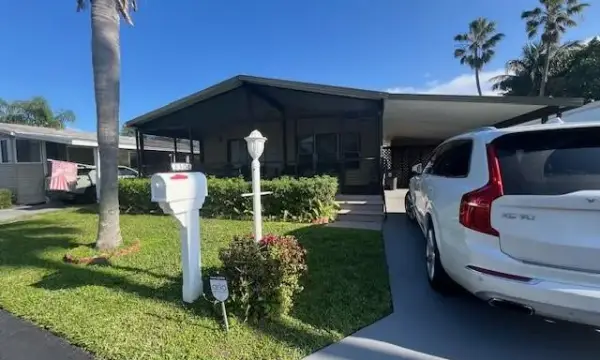 3304 Lake Overlook Place, Lantana, FL 33462