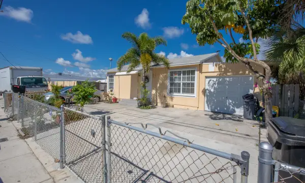 922 S Dixie Street, Lake Worth Beach, FL 33460