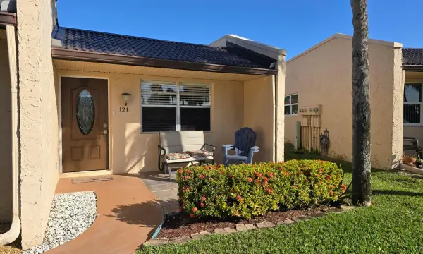 121 Lake Gloria Drive, West Palm Beach, FL 33411