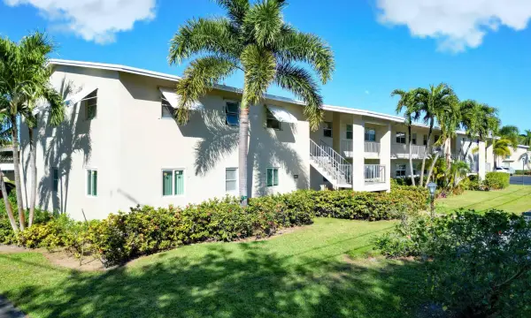 301 Circle Drive S 103, Boynton Beach, FL 33435