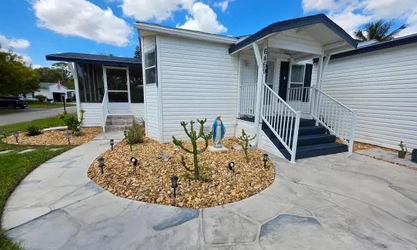 6469 Cypress Lane, Lantana, FL 33462