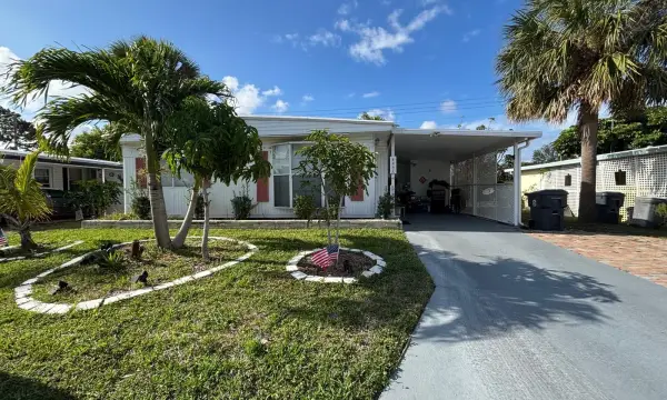 4257 1st Ct, Lot 84, Lake Worth, FL 33462