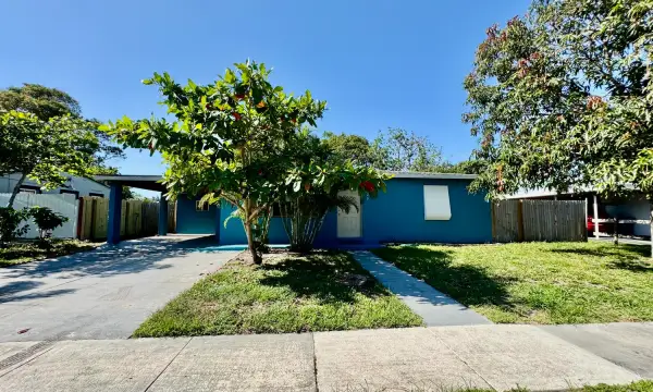 629 Troy Boulevard, West Palm Beach, FL 33409
