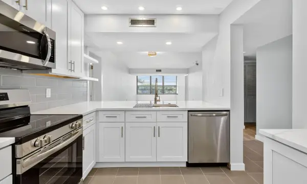 3710 Whitehall Drive 404, West Palm Beach, FL 33401