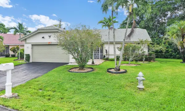 7962 Cloverfield Circle, Boca Raton, FL 33433