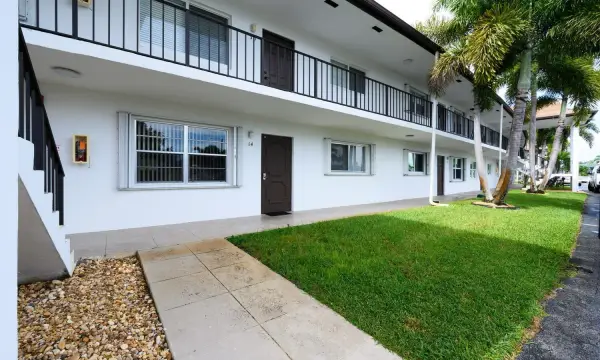 3075 Gardens East Drive 14, Palm Beach Gardens, FL 33410