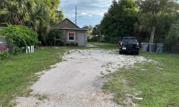 2848 Westgate Avenue, West Palm Beach, FL 33409