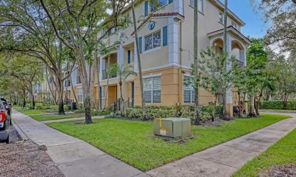 2850 S Oasis Drive, Boynton Beach, FL 33426