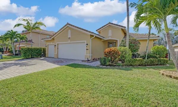 9328 Silent Oak Circle, West Palm Beach, FL 33411