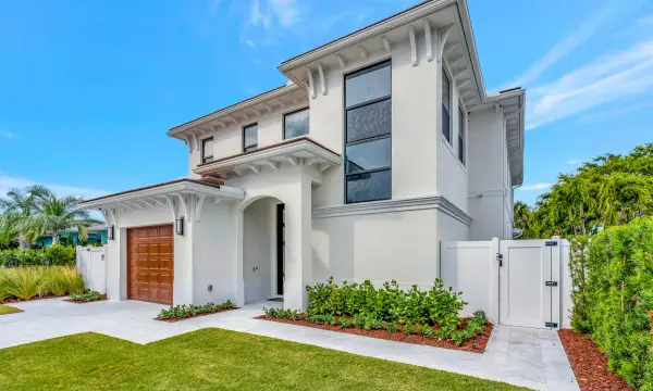 245 Alhambra Place, West Palm Beach, FL 33405