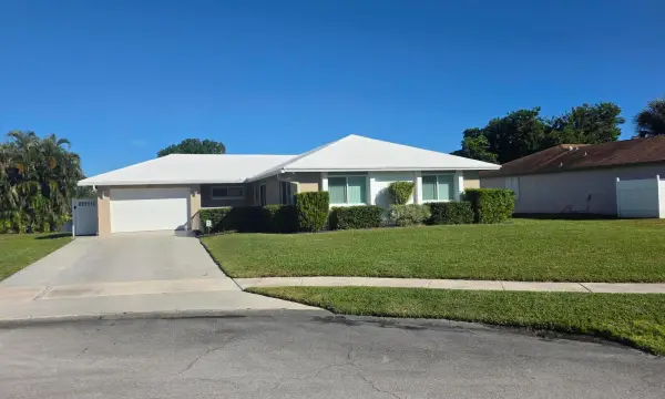 27 Vista Del Rio, Boynton Beach, FL 33426