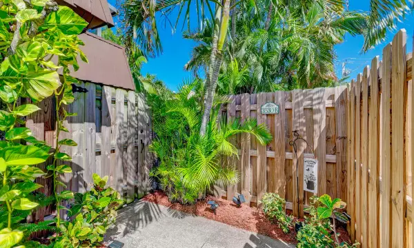 3530 E Gardens East Drive E B, Palm Beach Gardens, FL 33410