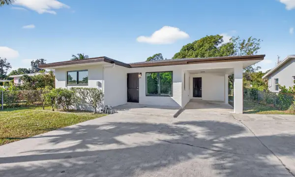 122 SW 9th Avenue, Delray Beach, FL 33444