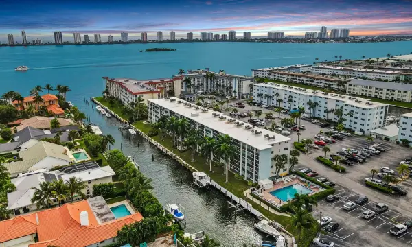 109 Paradise Harbour Boulevard 409, North Palm Beach, FL 33408